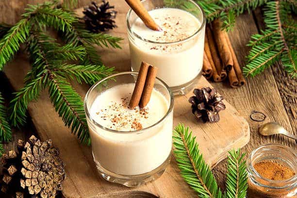 eggnog-with-cinnamon-for-cristmas-and-winter-holidays