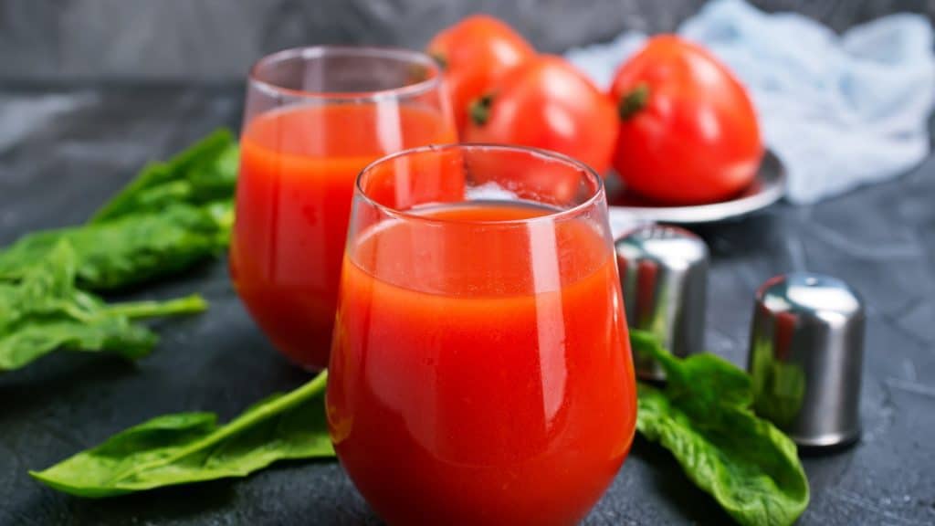 Is Tomato Juice Good For You? 7 Reasons to Drink Tomato Juice